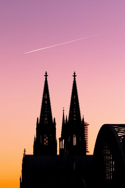 Kölner Dom bei Sonnenuntergang